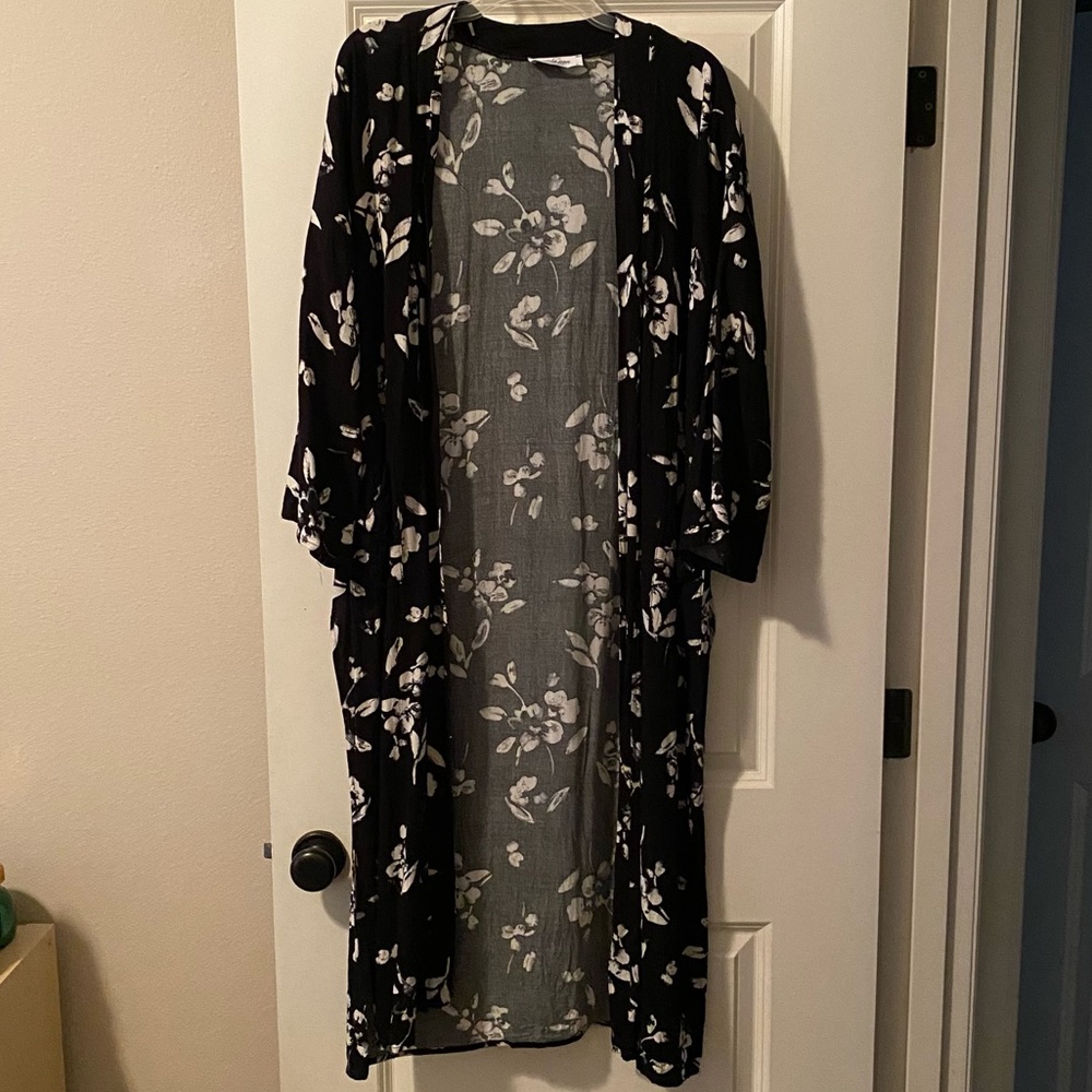 CJLA black floral kimono - Size S